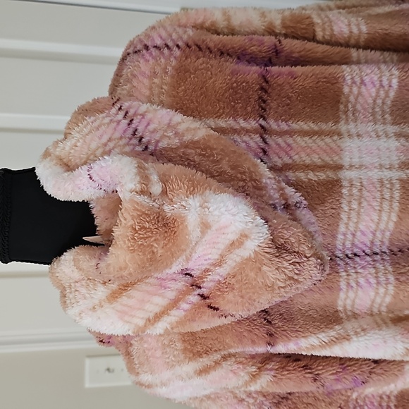 Robe - Picture 10 of 16